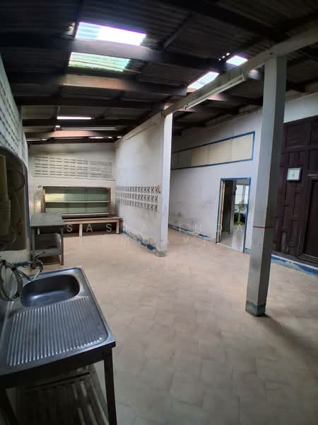 ขาย - ขายบ้านพร้อมที่ดิน ถนนสายลวด ปากน้ำ 574 ตรว. ราคา 150,000 บาท/ ตรว., สมุทรปราการ