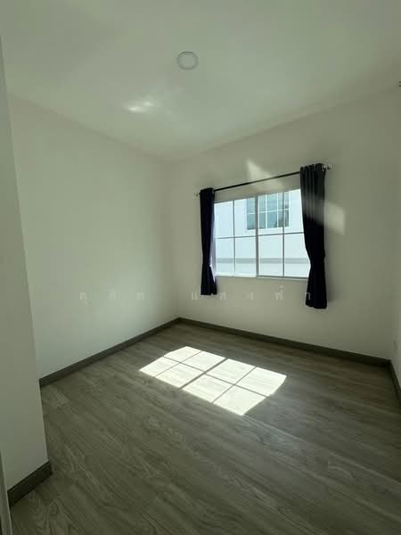 ให้เช่าทาวน์โฮม หลังริม ม.เสนาวีว่า(เจซิตี้) ศรีราชา, Chon Buri (Pattaya), Surasak, Si Racha, Chon Buri (Pattaya), 3 Bedrooms, 65 sqm, Townhouse For Rent, by Dusit Saengfa, 500178143 - DDproperty.com