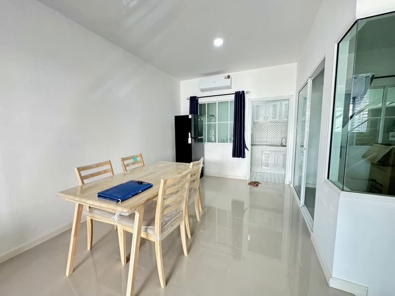 ให้เช่าทาวน์โฮม หลังริม ม.เสนาวีว่า(เจซิตี้) ศรีราชา, ชลบุรี, สุรศักดิ์, ศรีราชา, ชลบุรี, 65 ตร.ม., ทาวน์เฮ้าส์ ให้เช่า, โดย ดุสิต แสงฟ้า, 500178143 - DDproperty.com