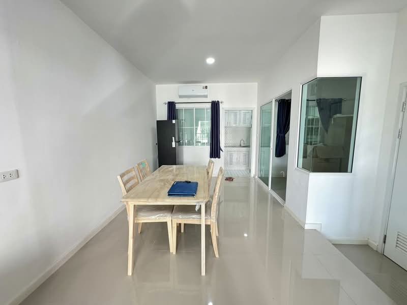 ให้เช่าทาวน์โฮม หลังริม ม.เสนาวีว่า(เจซิตี้) ศรีราชา, Chon Buri (Pattaya), Surasak, Si Racha, Chon Buri (Pattaya), 3 Bedrooms, 65 sqm, Townhouse For Rent, by Dusit Saengfa, 500178143 - DDproperty.com