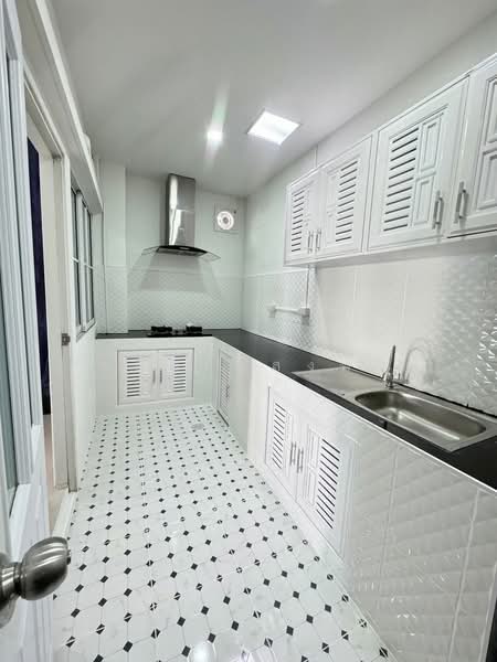 ให้เช่าทาวน์โฮม หลังริม ม.เสนาวีว่า(เจซิตี้) ศรีราชา, Chon Buri (Pattaya), Surasak, Si Racha, Chon Buri (Pattaya), 3 Bedrooms, 65 sqm, Townhouse For Rent, by Dusit Saengfa, 500178143 - DDproperty.com