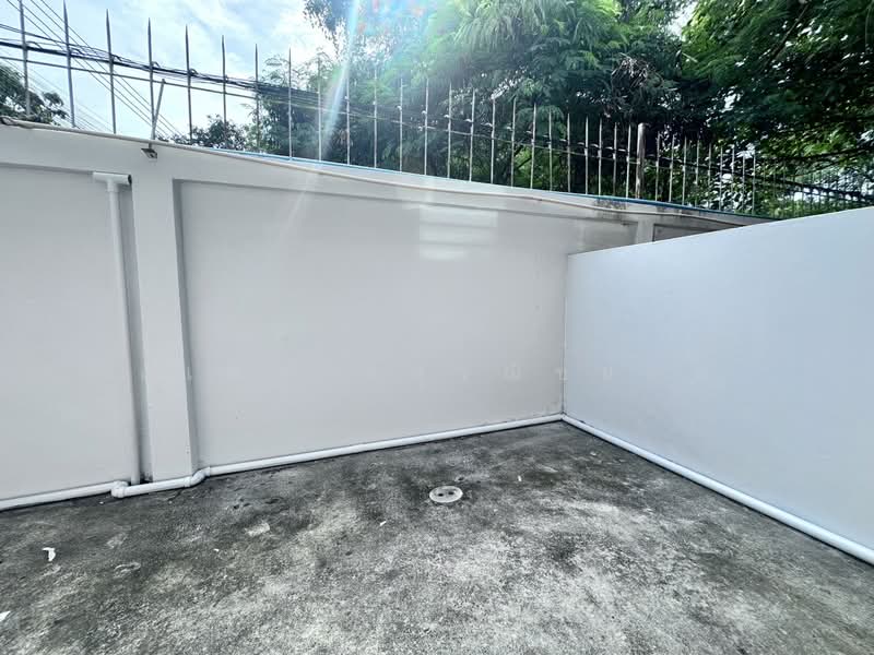 For Rent - Room for rent (newly painted interior) on Burapaphat Road, near Asia Industrial Estate and Robinson, Rayong