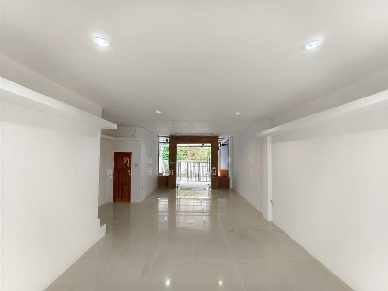 ทาวน์โฮม 3 ชั้น 33 ตร.ว. ทาวน์โฮม ซอยอินทามระ41 ซอยจิ๊ปดำริห์ ถนนสุทธิสาร, กรุงเทพ, ถนนสุทธิสาร, ดินแดง, ดินแดง, กรุงเทพ, 150 ตร.ม., ทาวน์เฮ้าส์ ขาย, โดย คุณ วนิดา ศิริสุขชัยวุฒิ (ดา), 500178191 - DDproperty.com