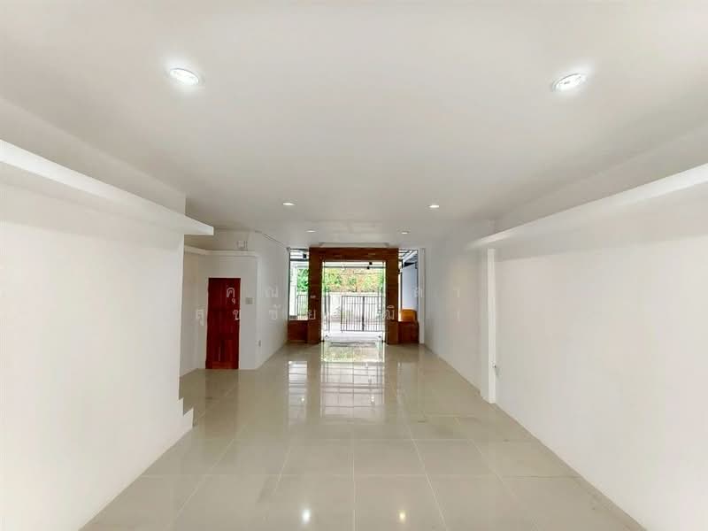 ทาวน์โฮม 3 ชั้น 33 ตร.ว. ทาวน์โฮม ซอยอินทามระ41 ซอยจิ๊ปดำริห์ ถนนสุทธิสาร, กรุงเทพ, ถนนสุทธิสาร, ดินแดง, ดินแดง, กรุงเทพ, 150 ตร.ม., ทาวน์เฮ้าส์ ขาย, โดย คุณ วนิดา ศิริสุขชัยวุฒิ (ดา), 500178191 - DDproperty.com