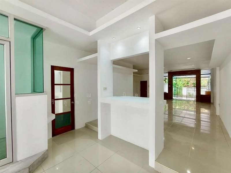 ทาวน์โฮม 3 ชั้น 33 ตร.ว. ทาวน์โฮม ซอยอินทามระ41 ซอยจิ๊ปดำริห์ ถนนสุทธิสาร, กรุงเทพ, ถนนสุทธิสาร, ดินแดง, ดินแดง, กรุงเทพ, 150 ตร.ม., ทาวน์เฮ้าส์ ขาย, โดย คุณ วนิดา ศิริสุขชัยวุฒิ (ดา), 500178191 - DDproperty.com