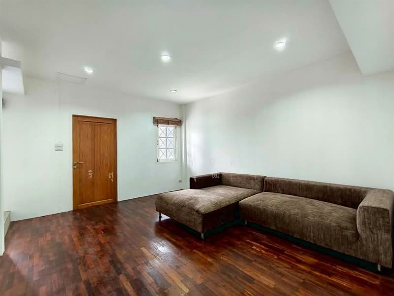 ทาวน์โฮม 3 ชั้น 33 ตร.ว. ทาวน์โฮม ซอยอินทามระ41 ซอยจิ๊ปดำริห์ ถนนสุทธิสาร, กรุงเทพ, ถนนสุทธิสาร, ดินแดง, ดินแดง, กรุงเทพ, 150 ตร.ม., ทาวน์เฮ้าส์ ขาย, โดย คุณ วนิดา ศิริสุขชัยวุฒิ (ดา), 500178191 - DDproperty.com