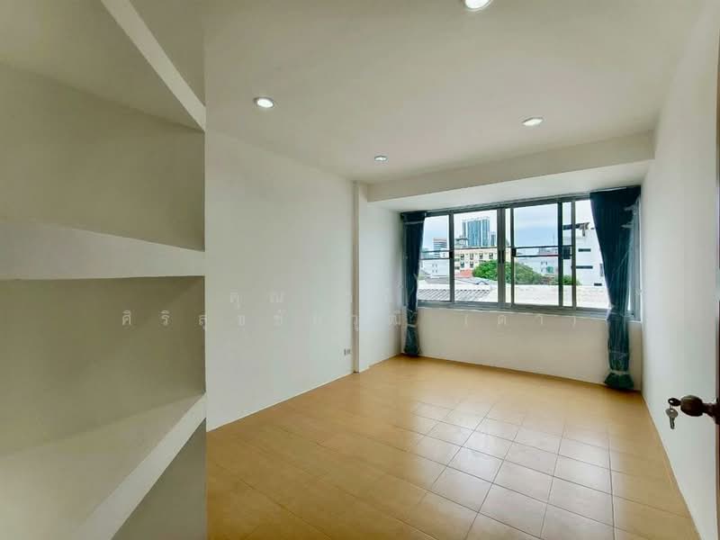 ทาวน์โฮม 3 ชั้น 33 ตร.ว. ทาวน์โฮม ซอยอินทามระ41 ซอยจิ๊ปดำริห์ ถนนสุทธิสาร, กรุงเทพ, ถนนสุทธิสาร, ดินแดง, ดินแดง, กรุงเทพ, 150 ตร.ม., ทาวน์เฮ้าส์ ขาย, โดย คุณ วนิดา ศิริสุขชัยวุฒิ (ดา), 500178191 - DDproperty.com