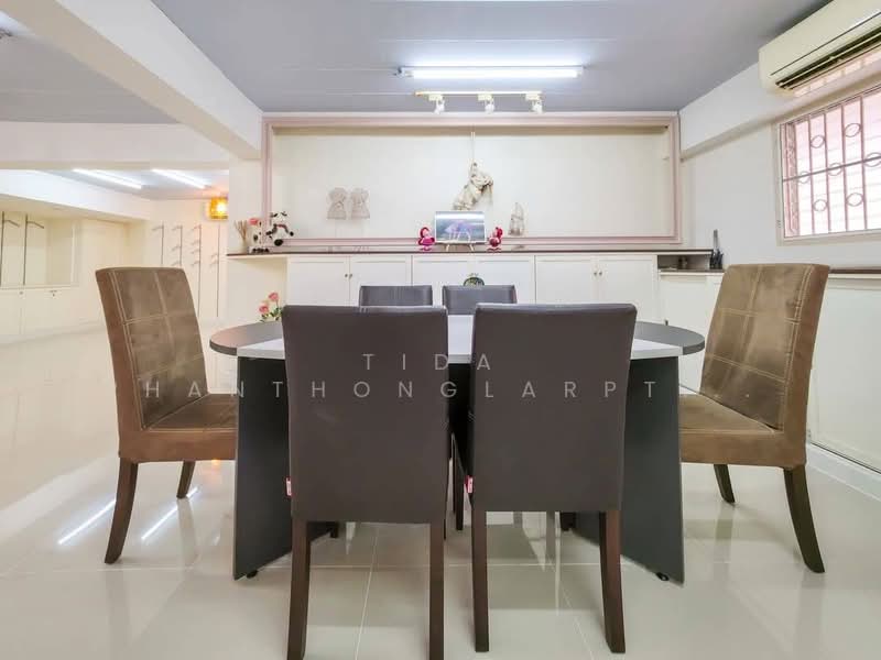 Home office for rent in Sukhumvit area, prime location, near BTS Phra Khanong and At Narong Expressw, Bangkok, Phra Kanong, Khlong Toei, Bangkok, , 200 sqm, Office Space For Rent, by Tida phanthonglarptawee, 500178258 - DDproperty.com