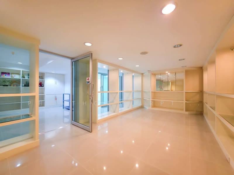 Home office for rent in Sukhumvit area, prime location, near BTS Phra Khanong and At Narong Expressw, Bangkok, Phra Kanong, Khlong Toei, Bangkok, , 200 sqm, Office Space For Rent, by Tida phanthonglarptawee, 500178258 - DDproperty.com