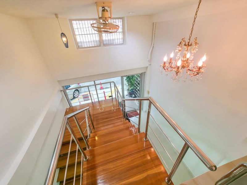 Home office for rent in Sukhumvit area, prime location, near BTS Phra Khanong and At Narong Expressw, Bangkok, Phra Kanong, Khlong Toei, Bangkok, , 200 sqm, Office Space For Rent, by Tida phanthonglarptawee, 500178258 - DDproperty.com