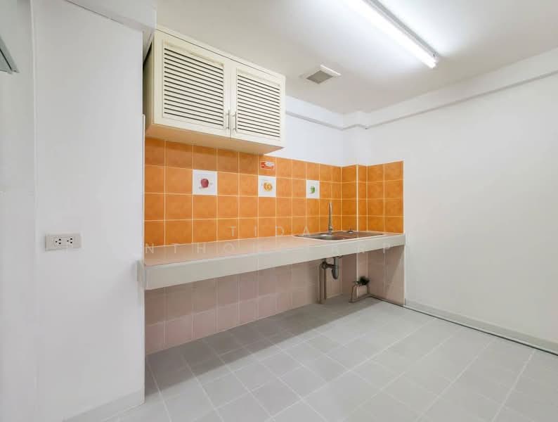 Home office for rent in Sukhumvit area, prime location, near BTS Phra Khanong and At Narong Expressw, Bangkok, Phra Kanong, Khlong Toei, Bangkok, , 200 sqm, Office Space For Rent, by Tida phanthonglarptawee, 500178258 - DDproperty.com