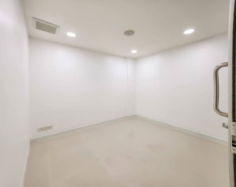 Home office for rent in Sukhumvit area, prime location, near BTS Phra Khanong and At Narong Expressw, Bangkok, Phra Kanong, Khlong Toei, Bangkok, , 200 sqm, Office Space For Rent, by Tida phanthonglarptawee, 500178258 - DDproperty.com