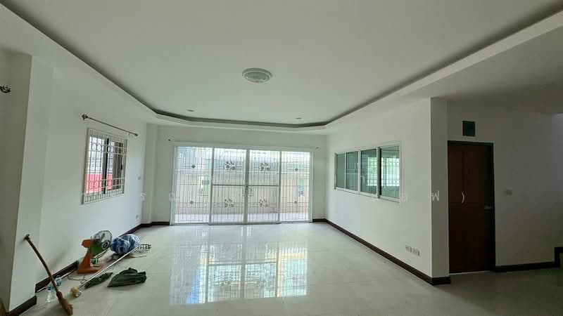 บ้านเดี่ยว 3 ชั้น 96 ตร.ว. บ้านเดี่ยว ซอยลาดพร้าว80 แยก22 ถนนลาดพร้าว, Bangkok, Wang Thonglang, Wang Thonglang, Bangkok, 10+ Bedrooms, 400 sqm, Single Detached House For Sale, by คุณ กิริยา วรรณารักษ์ (แอฟ), 500178264 - DDproperty.com