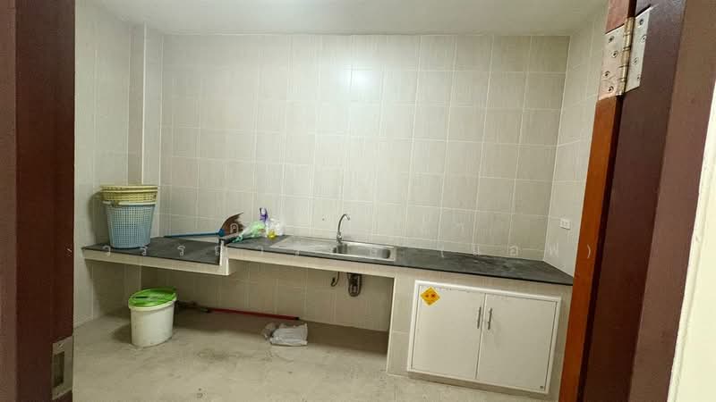 บ้านเดี่ยว 3 ชั้น 96 ตร.ว. บ้านเดี่ยว ซอยลาดพร้าว80 แยก22 ถนนลาดพร้าว, Bangkok, Wang Thonglang, Wang Thonglang, Bangkok, 10+ Bedrooms, 400 sqm, Single Detached House For Sale, by คุณ กิริยา วรรณารักษ์ (แอฟ), 500178264 - DDproperty.com