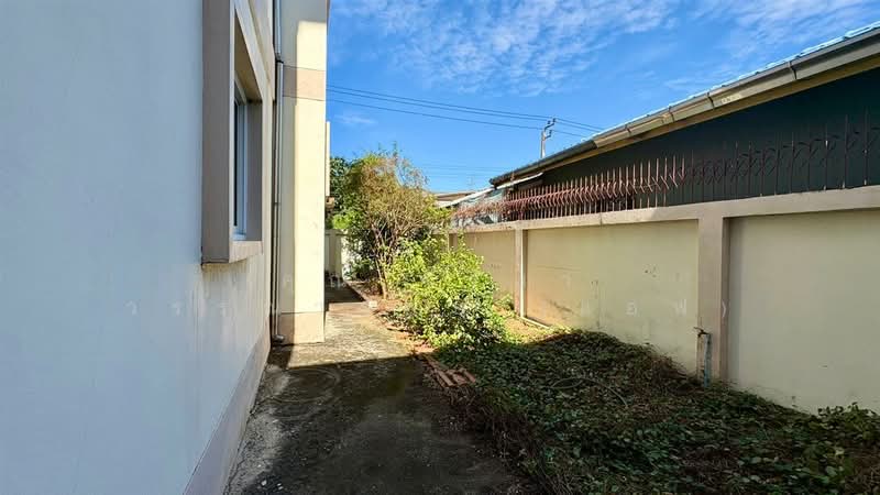 บ้านเดี่ยว 3 ชั้น 96 ตร.ว. บ้านเดี่ยว ซอยลาดพร้าว80 แยก22 ถนนลาดพร้าว, Bangkok, Wang Thonglang, Wang Thonglang, Bangkok, 10+ Bedrooms, 400 sqm, Single Detached House For Sale, by คุณ กิริยา วรรณารักษ์ (แอฟ), 500178264 - DDproperty.com