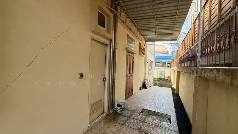 บ้านเดี่ยว 3 ชั้น 96 ตร.ว. บ้านเดี่ยว ซอยลาดพร้าว80 แยก22 ถนนลาดพร้าว, กรุงเทพ, วังทองหลาง, วังทองหลาง, กรุงเทพ, 400 ตร.ม., บ้านเดี่ยว ขาย, โดย คุณ กิริยา วรรณารักษ์ (แอฟ), 500178264 - DDproperty.com