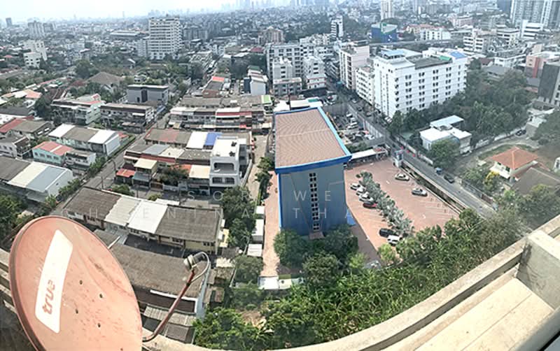 Supapong Place : สุภาพงษ์ เพลส, กรุงเทพ, ซอย ลาดพร้าว 35, จันทรเกษม, จตุจักร, กรุงเทพ, 137 ตร.ม., คอนโด ขาย, โดย Sorawee Chueninatthabodee, 500178327 - วิวกระจกรอบๆห้อง วิวตึกสูง  - DDproperty.com