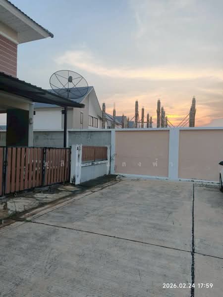 ให้เช่าบ้านแฝด ม.มณีรินทร์วิลเลจหนองมน ชลบุรี, Chon Buri (Pattaya), Samed, Muang Chon Buri, Chon Buri (Pattaya), 3 Bedrooms, 150 sqm, Semi-Detached House (Twin House) For Rent, by Dusit Saengfa, 500178335 - DDproperty.com