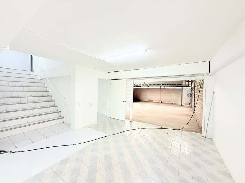 เช่าอาคาร 3 ชั้น + ชั้นลอย + โกดังด้านหลัง รีโนเวทใหม่ทั้งอาคารติดแนวรถไฟฟ้าสายสีเหลือง ใกล้สถานีทิพ, สมุทรปราการ, เทพารักษ์, เทพารักษ์, เมืองสมุทรปราการ, สมุทรปราการ, 1,008 ตร.ม., สำนักงาน ให้เช่า, โดย นายมานพ วุฒฒเจริญ, 500178390 - DDproperty.com