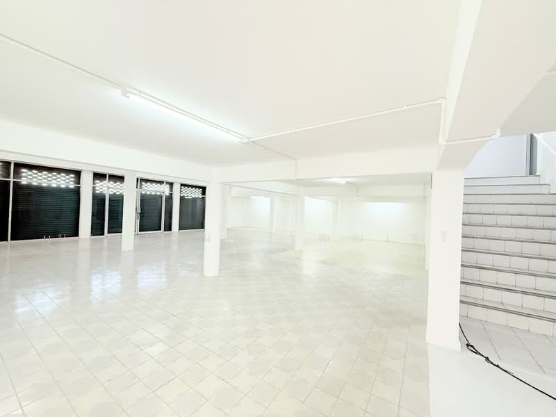 เช่าอาคาร 3 ชั้น + ชั้นลอย + โกดังด้านหลัง รีโนเวทใหม่ทั้งอาคารติดแนวรถไฟฟ้าสายสีเหลือง ใกล้สถานีทิพ, Samut Prakan, เทพารักษ์, Thepharak, Muang Samut Prakarn, Samut Prakan, , 1,008 sqm, Office Space For Rent, by นายมานพ วุฒฒเจริญ, 500178390 - DDproperty.com