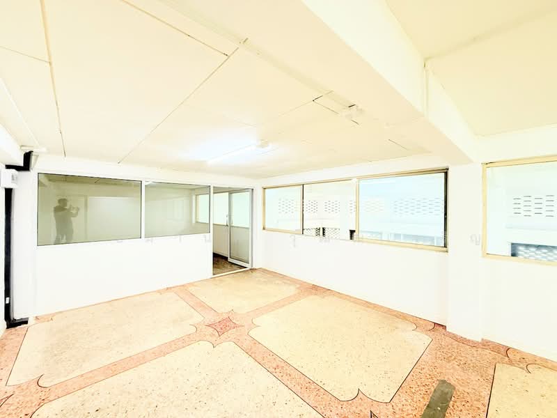 เช่าอาคาร 3 ชั้น + ชั้นลอย + โกดังด้านหลัง รีโนเวทใหม่ทั้งอาคารติดแนวรถไฟฟ้าสายสีเหลือง ใกล้สถานีทิพ, สมุทรปราการ, เทพารักษ์, เทพารักษ์, เมืองสมุทรปราการ, สมุทรปราการ, 1,008 ตร.ม., สำนักงาน ให้เช่า, โดย นายมานพ วุฒฒเจริญ, 500178390 - DDproperty.com