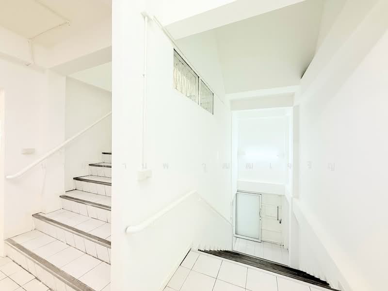 เช่าอาคาร 3 ชั้น + ชั้นลอย + โกดังด้านหลัง รีโนเวทใหม่ทั้งอาคารติดแนวรถไฟฟ้าสายสีเหลือง ใกล้สถานีทิพ, สมุทรปราการ, เทพารักษ์, เทพารักษ์, เมืองสมุทรปราการ, สมุทรปราการ, 1,008 ตร.ม., สำนักงาน ให้เช่า, โดย นายมานพ วุฒฒเจริญ, 500178390 - DDproperty.com