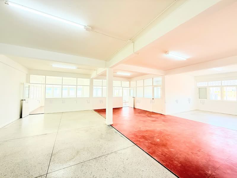 เช่าอาคาร 3 ชั้น + ชั้นลอย + โกดังด้านหลัง รีโนเวทใหม่ทั้งอาคารติดแนวรถไฟฟ้าสายสีเหลือง ใกล้สถานีทิพ, Samut Prakan, เทพารักษ์, Thepharak, Muang Samut Prakarn, Samut Prakan, , 1,008 sqm, Office Space For Rent, by นายมานพ วุฒฒเจริญ, 500178390 - DDproperty.com