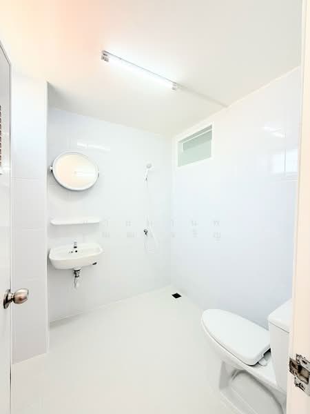 เช่าอาคาร 3 ชั้น + ชั้นลอย + โกดังด้านหลัง รีโนเวทใหม่ทั้งอาคารติดแนวรถไฟฟ้าสายสีเหลือง ใกล้สถานีทิพ, Samut Prakan, เทพารักษ์, Thepharak, Muang Samut Prakarn, Samut Prakan, , 1,008 sqm, Office Space For Rent, by นายมานพ วุฒฒเจริญ, 500178390 - DDproperty.com