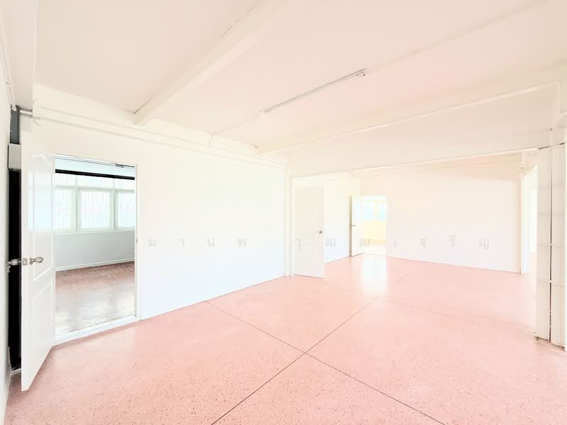 เช่าอาคาร 3 ชั้น + ชั้นลอย + โกดังด้านหลัง รีโนเวทใหม่ทั้งอาคารติดแนวรถไฟฟ้าสายสีเหลือง ใกล้สถานีทิพ, Samut Prakan, เทพารักษ์, Thepharak, Muang Samut Prakarn, Samut Prakan, , 1,008 sqm, Office Space For Rent, by นายมานพ วุฒฒเจริญ, 500178390 - DDproperty.com