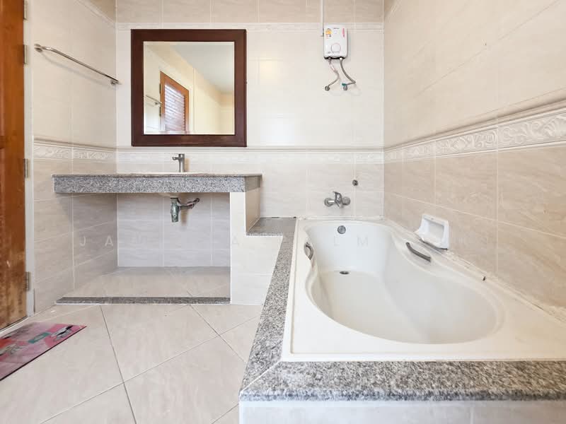 K.C. LAKEVIEW, Bangkok, Saphan Sung, Saphan Sung, Bangkok, 4 Bedrooms, 200 sqm, Single Detached House For Sale, by Janjira Polmusik, 500178655 - DDproperty.com