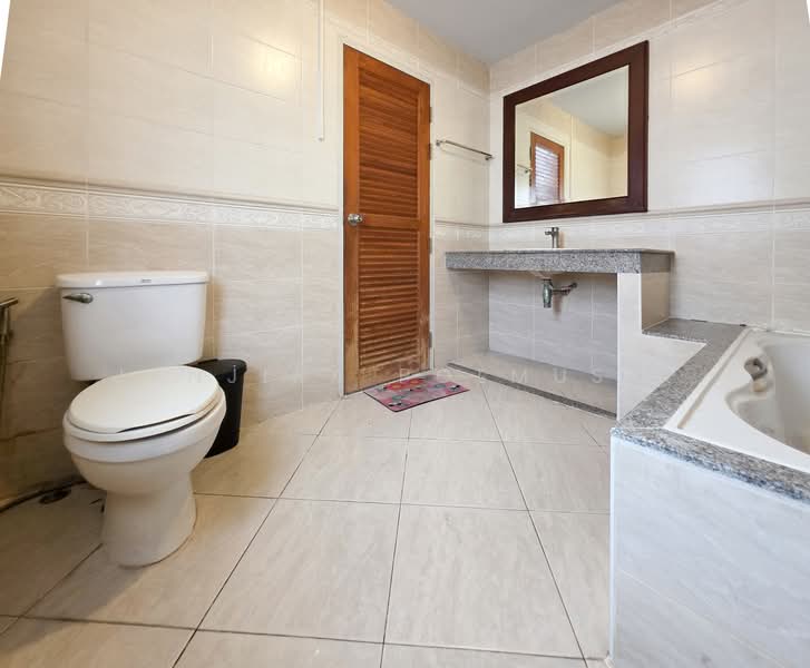 K.C. LAKEVIEW, Bangkok, Saphan Sung, Saphan Sung, Bangkok, 4 Bedrooms, 200 sqm, Single Detached House For Sale, by Janjira Polmusik, 500178655 - DDproperty.com