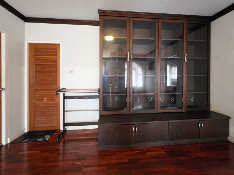 K.C. LAKEVIEW, Bangkok, Saphan Sung, Saphan Sung, Bangkok, 4 Bedrooms, 200 sqm, Single Detached House For Sale, by Janjira Polmusik, 500178655 - DDproperty.com