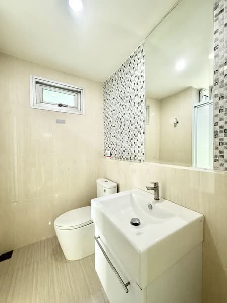 Life Ratchadapisek, Bangkok, 279 Ratchadapisaek Road, Huai Khwang, Huai Khwang, Bangkok, 2 Bedrooms, 65 sqm, Condo For Rent, by Kornkanock Kanockpradit, 500178659 - DDproperty.com