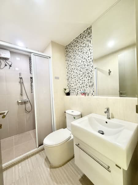 Life Ratchadapisek, Bangkok, 279 Ratchadapisaek Road, Huai Khwang, Huai Khwang, Bangkok, 2 Bedrooms, 65 sqm, Condo For Rent, by Kornkanock Kanockpradit, 500178659 - DDproperty.com