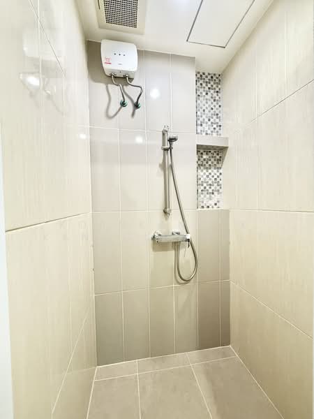 Life Ratchadapisek, Bangkok, 279 Ratchadapisaek Road, Huai Khwang, Huai Khwang, Bangkok, 2 Bedrooms, 65 sqm, Condo For Rent, by Kornkanock Kanockpradit, 500178659 - DDproperty.com