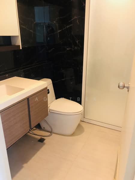 Tree Condo Ekamai, Bangkok, Soi Samanand, Rama 4 Road, Phra Kanong, Khlong Toei, Bangkok, 1 Bedroom, 40 sqm, Condo For Rent, by Agentbkk, 500178670 - DDproperty.com