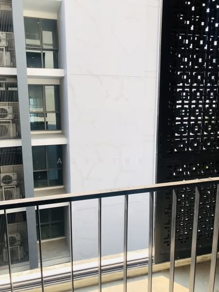 Tree Condo Ekamai, Bangkok, Soi Samanand, Rama 4 Road, Phra Kanong, Khlong Toei, Bangkok, 1 Bedroom, 40 sqm, Condo For Rent, by Agentbkk, 500178670 - DDproperty.com