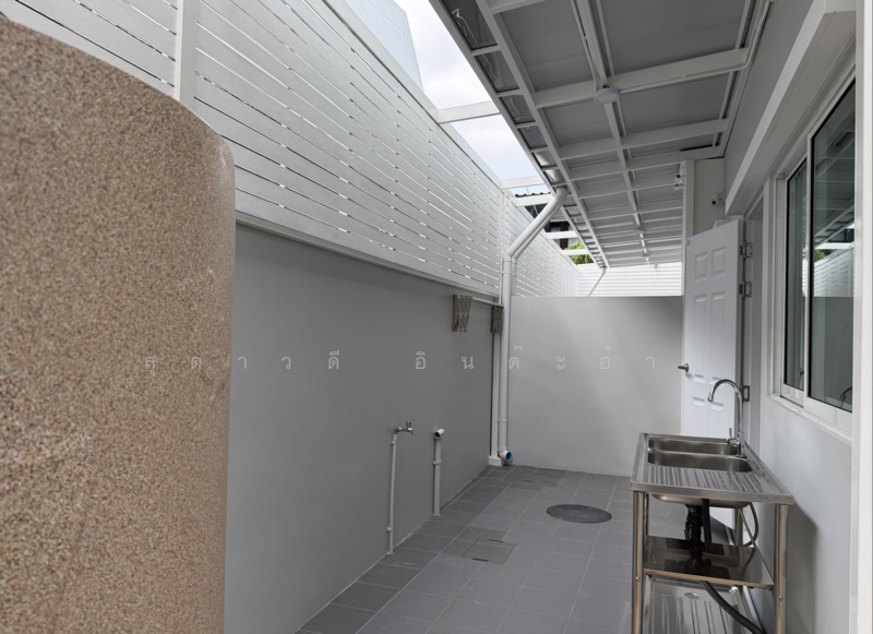 For Sale - ขายและให้เช่า บ้านแฝดใหม่มือหนึ่ง ทำเลอ่อนนุช 40, Bangkok