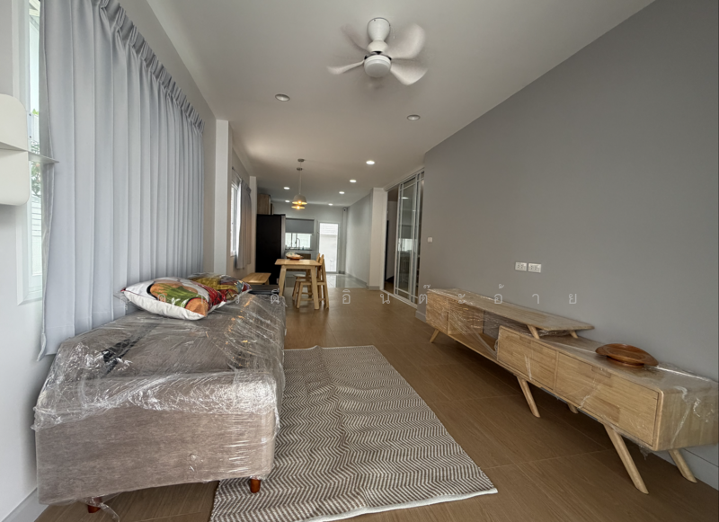 For Sale - ขายและให้เช่า บ้านแฝดใหม่มือหนึ่ง ทำเลอ่อนนุช 40, Bangkok