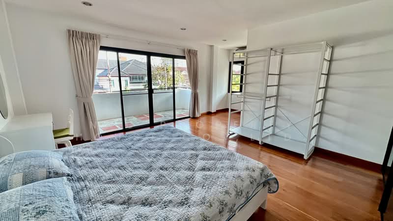 Moobaan Tararom Huamark, Bangkok, Tararom Huamark Soi 1, Phlapphla, Wang Thonglang, Bangkok, 5 Bedrooms, 800 sqm, Single Detached House For Rent, by NTG Property House Co.,Ltd., 500178691 - DDproperty.com