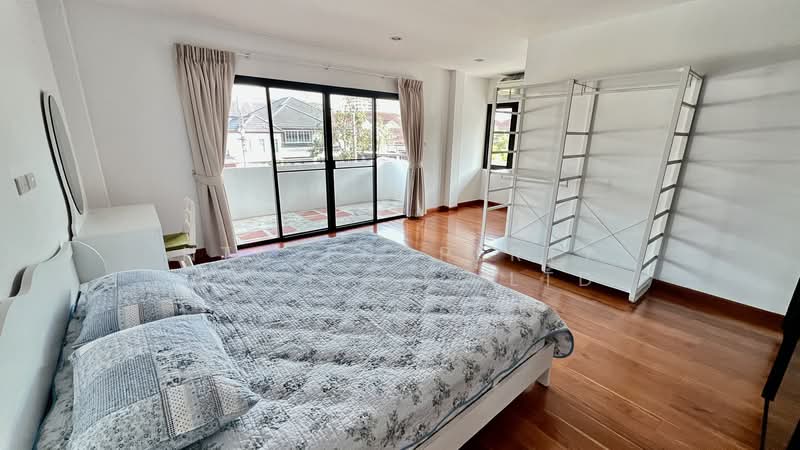 Moobaan Tararom Huamark, Bangkok, Tararom Huamark Soi 1, Phlapphla, Wang Thonglang, Bangkok, 5 Bedrooms, 800 sqm, Single Detached House For Rent, by NTG Property House Co.,Ltd., 500178691 - DDproperty.com