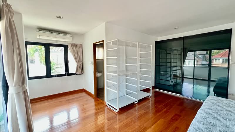 Moobaan Tararom Huamark, Bangkok, Tararom Huamark Soi 1, Phlapphla, Wang Thonglang, Bangkok, 5 Bedrooms, 800 sqm, Single Detached House For Rent, by NTG Property House Co.,Ltd., 500178691 - DDproperty.com