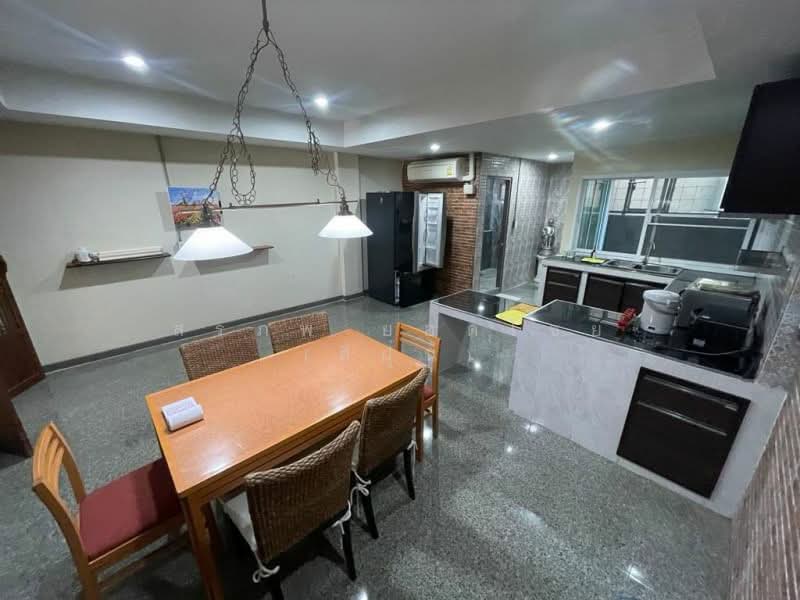 ทาวน์โฮม 4 ชั้น ขนาด 29 ตารางวา ซ.เจริญนคร 16 (ติดเสนาเฟสท์) 5 ห้องนอน แขวงคลองต้นไทร เขตคลองสาน, Bangkok, Khlong Ton Sai, Khlong San, Bangkok, 5 Bedrooms, 116 sqm, Townhouse For Sale, by สรภพ ยอดไชย (สีฝุ่น), 500178739 - DDproperty.com