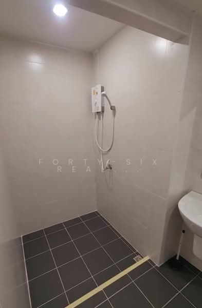 ให้เช่าบ้าน 4 ชั้น ใช้เป็นสำนักงานได้ อยู่อาศัยได้, Bangkok, หมู่บ้านตะวันรุ่ง ซอย 14 ลาดพร้าว 64/2, Wang Thonglang, Wang Thonglang, Bangkok, 5 Bedrooms, 300 sqm, Townhouse For Rent, by Forty-Six Real Estate Group, 500178740 - DDproperty.com