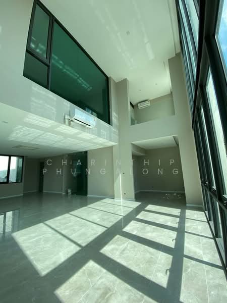 For sale/rent: 3.5-story home office at MYST Onnut-Srinakarin., Bangkok, อ่อนนุช 64, Suan Luang, Suan Luang, Bangkok, 4 Bedrooms, 400 sqm, Townhouse For Rent, by Charinthip Phungalong, 500178808 - DDproperty.com