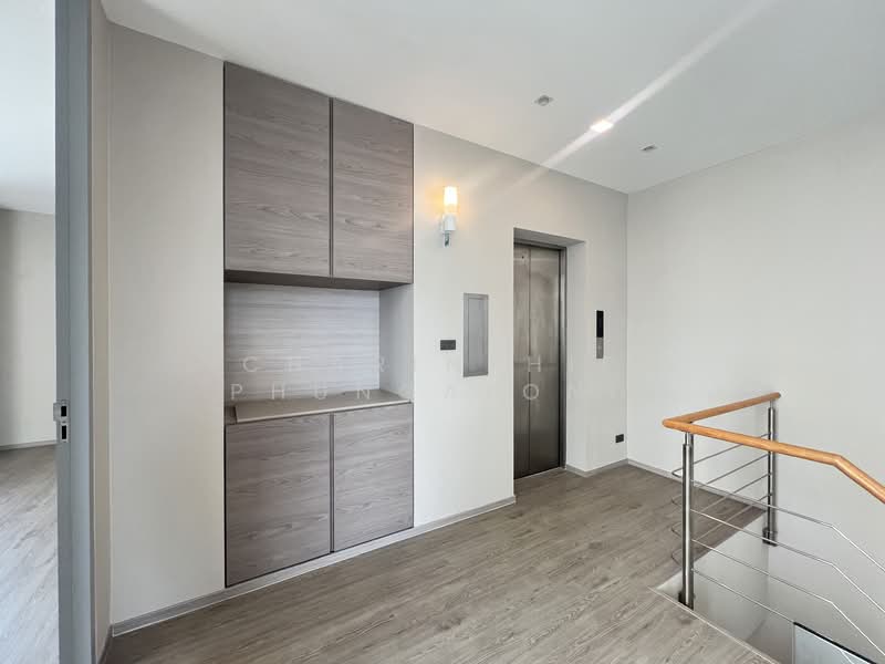 For sale/rent: 3.5-story home office at MYST Onnut-Srinakarin., Bangkok, อ่อนนุช 64, Suan Luang, Suan Luang, Bangkok, 4 Bedrooms, 400 sqm, Townhouse For Rent, by Charinthip Phungalong, 500178808 - DDproperty.com