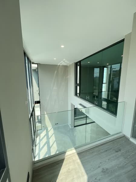 For sale/rent: 3.5-story home office at MYST Onnut-Srinakarin., Bangkok, อ่อนนุช 64, Suan Luang, Suan Luang, Bangkok, 4 Bedrooms, 400 sqm, Townhouse For Rent, by Charinthip Phungalong, 500178808 - DDproperty.com