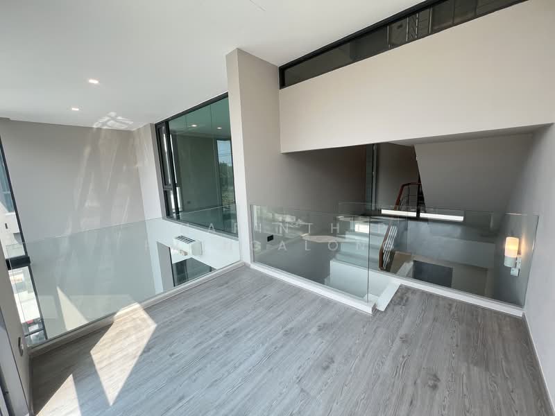 For sale/rent: 3.5-story home office at MYST Onnut-Srinakarin., Bangkok, อ่อนนุช 64, Suan Luang, Suan Luang, Bangkok, 4 Bedrooms, 400 sqm, Townhouse For Rent, by Charinthip Phungalong, 500178808 - DDproperty.com