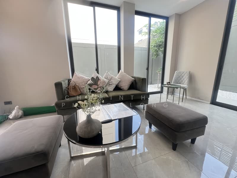 For sale/rent: 3.5-story home office at MYST Onnut-Srinakarin., Bangkok, อ่อนนุช 64, Suan Luang, Suan Luang, Bangkok, 4 Bedrooms, 400 sqm, Townhouse For Rent, by Charinthip Phungalong, 500178808 - DDproperty.com