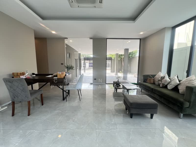 For sale/rent: 3.5-story home office at MYST Onnut-Srinakarin., Bangkok, อ่อนนุช 64, Suan Luang, Suan Luang, Bangkok, 4 Bedrooms, 400 sqm, Townhouse For Rent, by Charinthip Phungalong, 500178808 - DDproperty.com